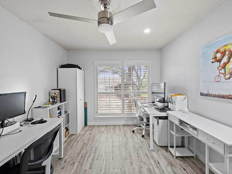 1015 E Yager Ln #115 — Photo 20