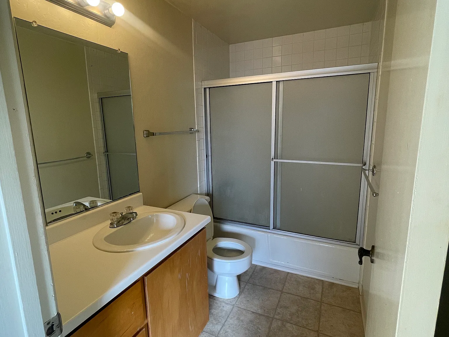 1 bed, 750 sqft, $985 — Photo 2