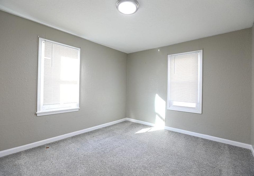 1st image of 406 NE Green St APT B