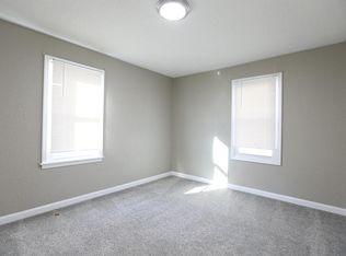 406 NE Green St APT B, Lees Summit, MO 64063