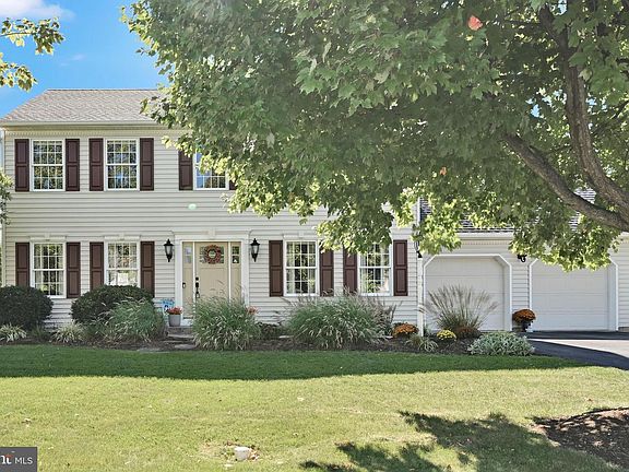 3rd image of 42 Manor Cir