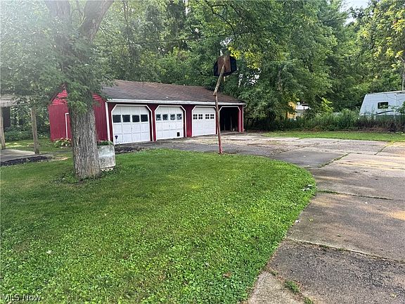 3rd image of 1530 Collier Rd