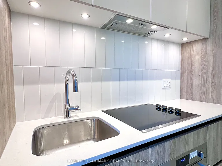 8 Beverley Glen Blvd #605 — Photo 11