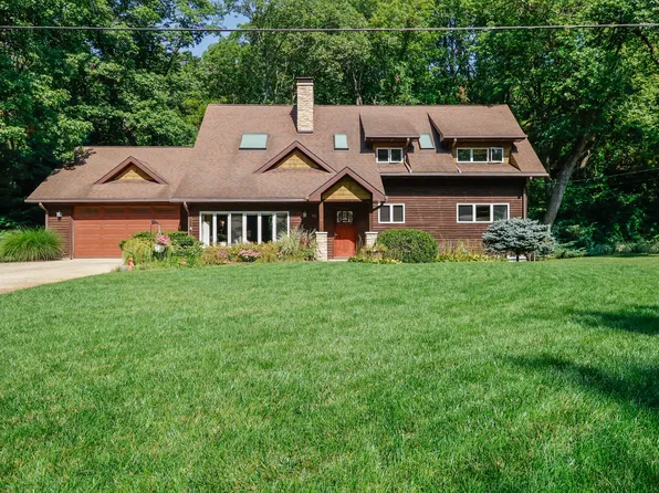 66 Ski Hill Road, Ogden Dunes, IN 46368