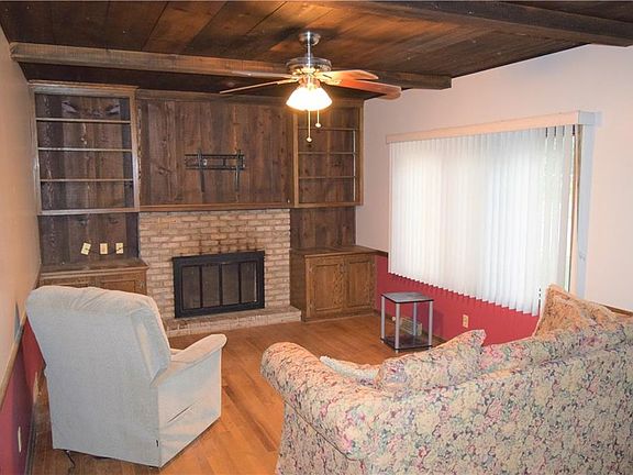 3rd image of 1422 Sunny Dr