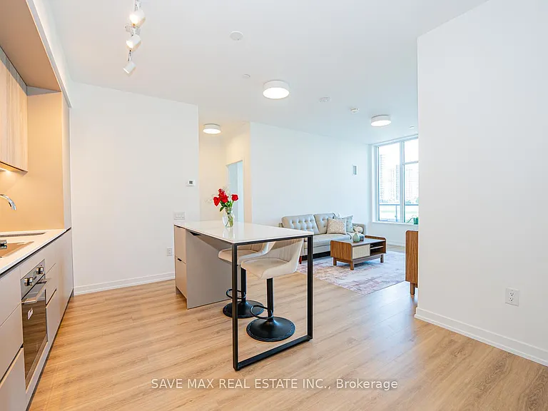 2485 Eglinton Ave W #402 — Photo 8