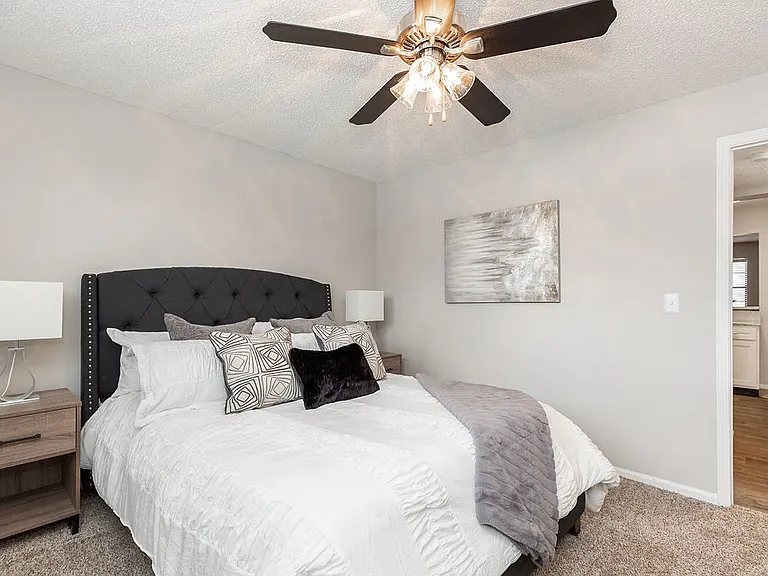 Bedroom With Ceiling Fan - Upgraded 1 Bedroom