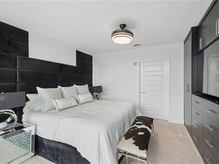 1080 Peachtree St NE #1411 — Photo 27