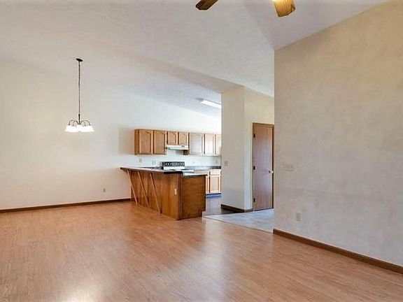 4th image of 1547 Brook Park Dr