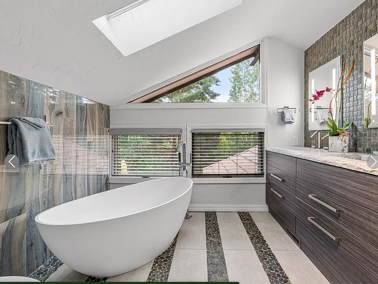 En-suite bath