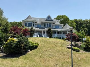 20 Frost Valley Rd, Mount Sinai, NY 11766