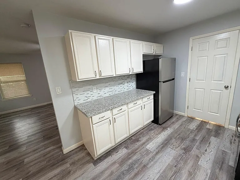 710 Avenue J Pl — Photo 6
