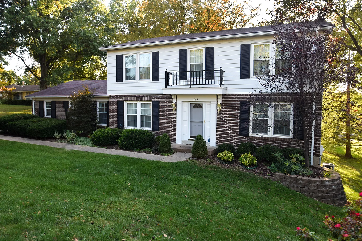 659 Henry Ave photo 1