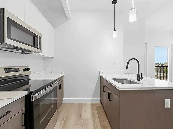 4th image of 89-25 162nd St #505