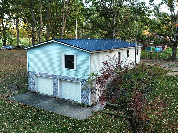 3rd image of 1236 E Tamarack Rd