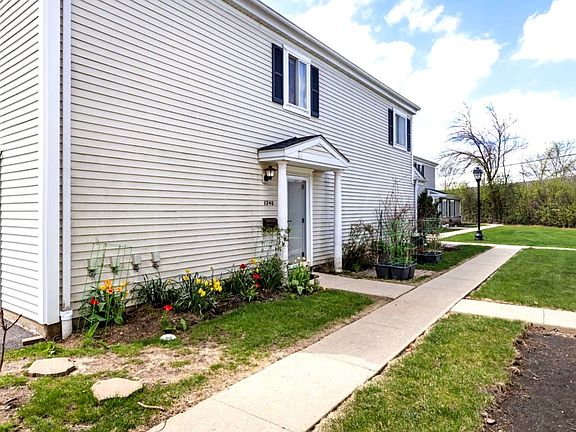 3rd image of 1240 Cove Dr #221-D