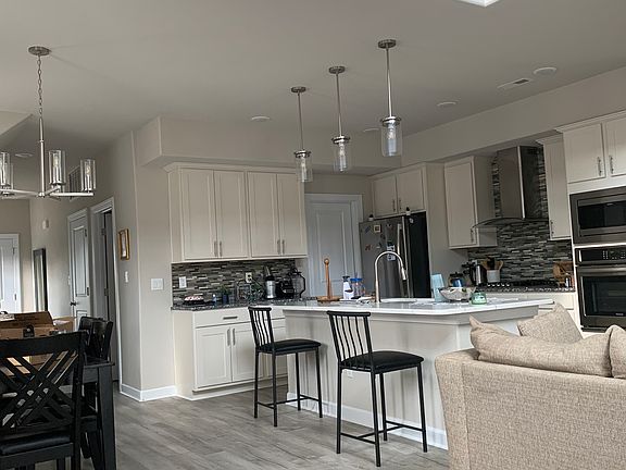3rd image of 109 Bicameral Ln