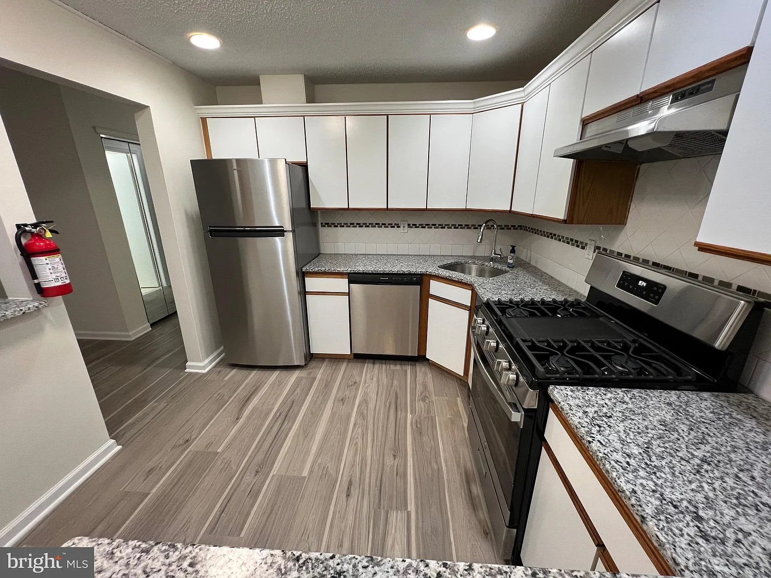 2 bed, 1181 sqft, $2,400 — Photo 3