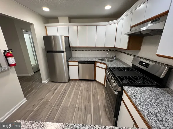 2 Rickard Ct, Lawrenceville, NJ 08648
