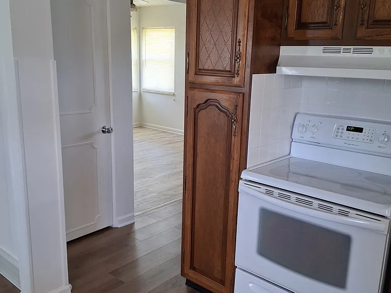 233 N Meadowlark Dr — Photo 9