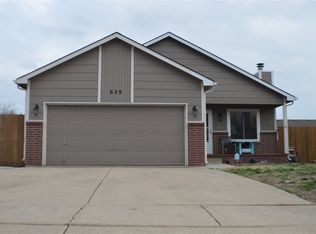 629 Deerfield Cir, Valley Center, KS 67147