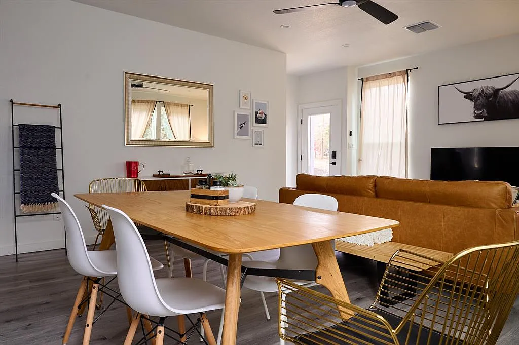 2 bed, 1400 sqft, $2,135 — Photo 2