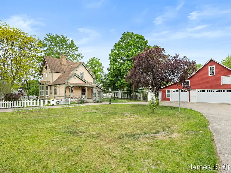 529 Avery St — Photo 40