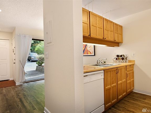 4th image of 22717 Lakeview Dr APT A5