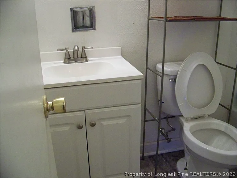 320 Bandera Dr — Photo 3