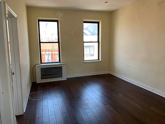 Rented by Salon Realty Corp | media 23