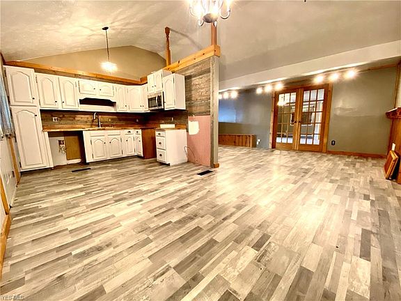 4th image of 4870 Stoner Ave