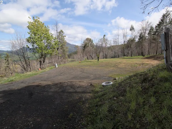 2660 Bar L Ranch Rd, Glide, OR 97443