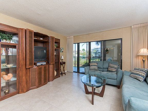 3rd image of 961 E Swallow Ave #103