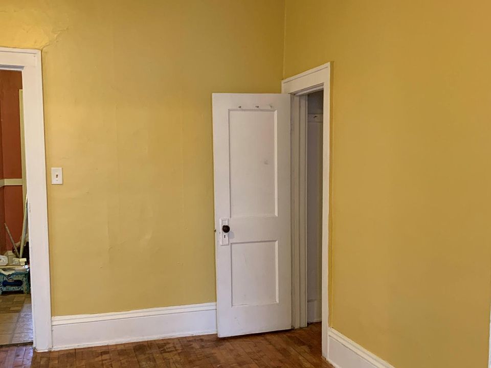 2nd image of 2833 Park Ave