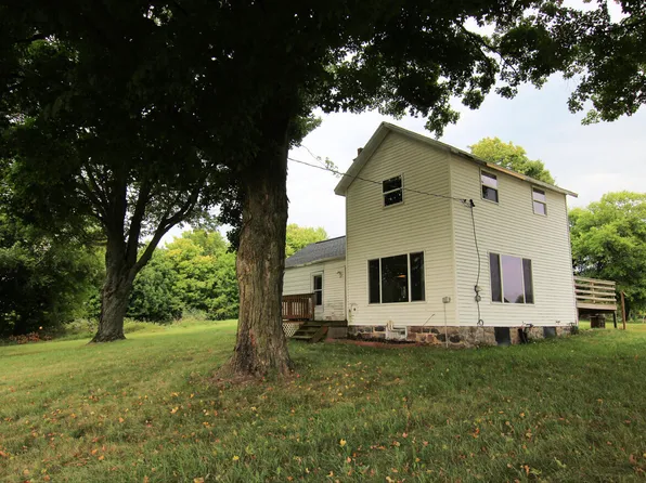 2620 S Fitzgerald Ave, Fremont, MI 49412