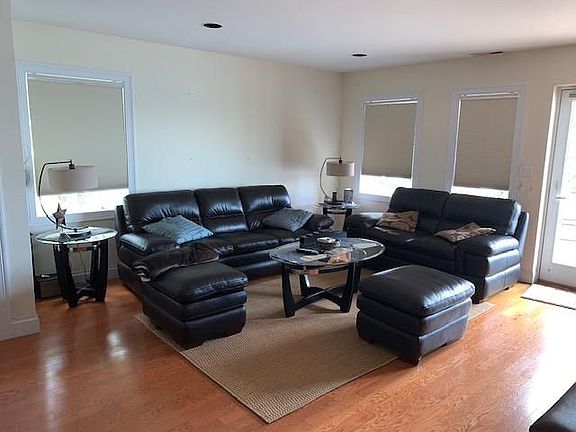 4th image of 852 Dean Ave