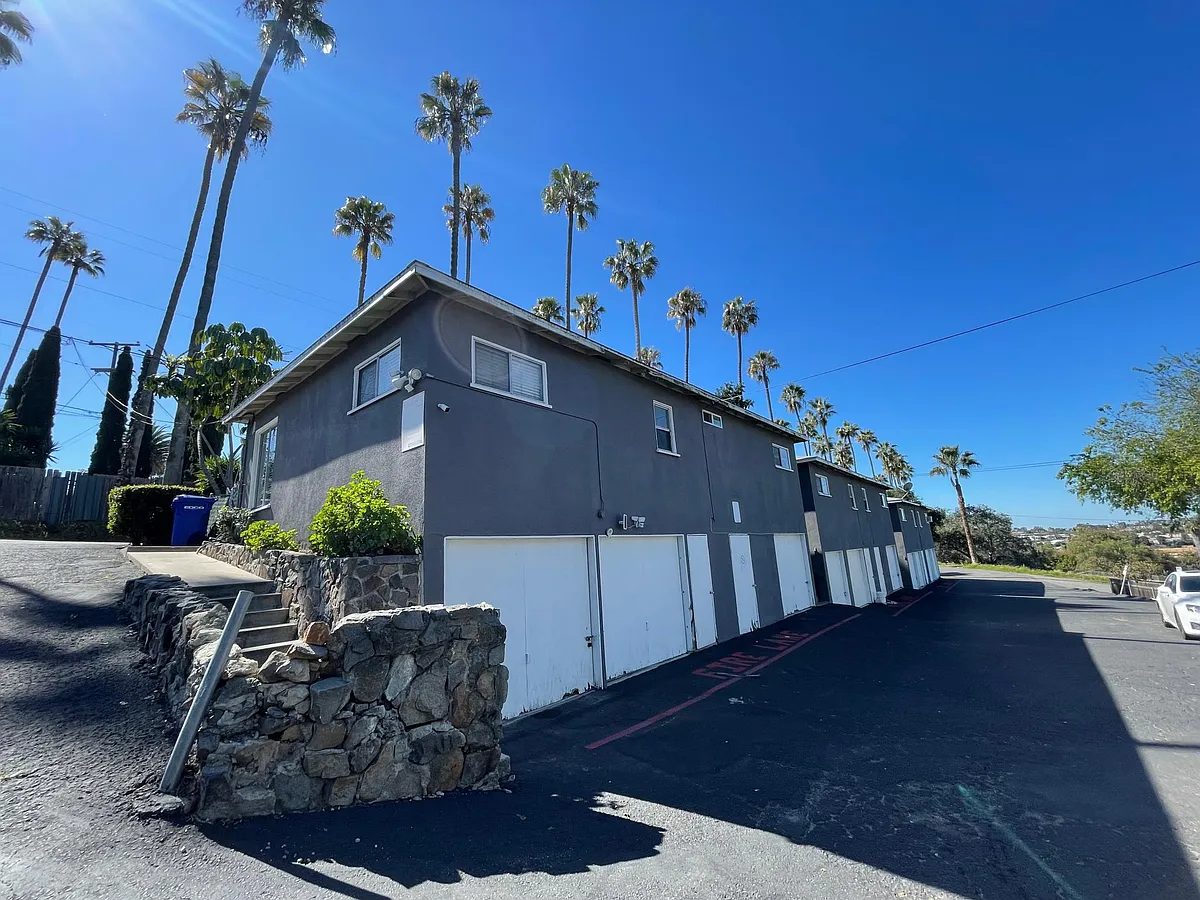 Building Photo - 520 Palm Dr #520