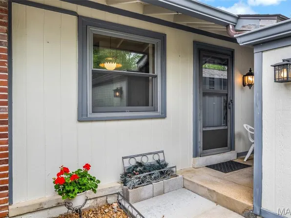 843 Knickerbacker Dr, Ballwin, MO 63021