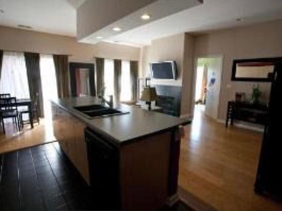 3rd image of 1236 Chicago Ave APT 406