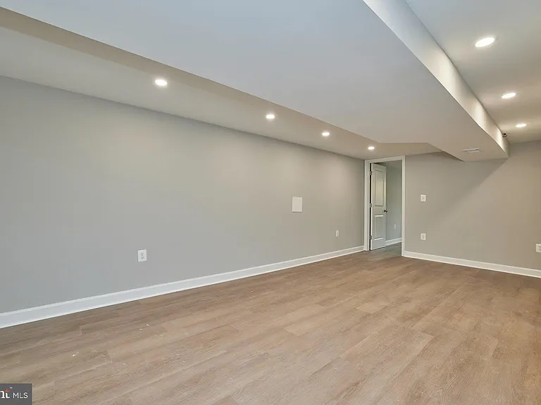 2123 N Early St — Photo 7