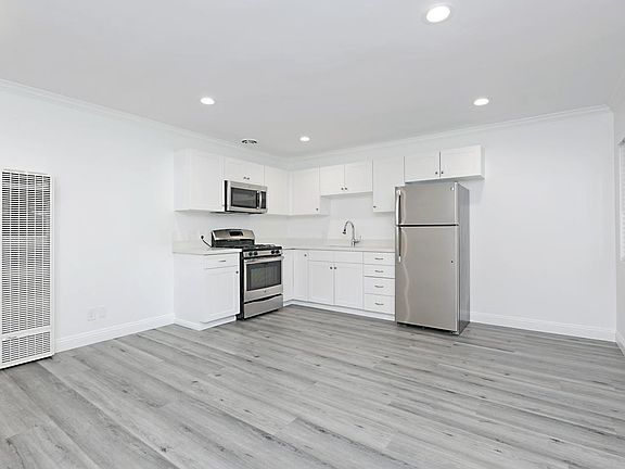 5th image of 955 3rd St APT 5
