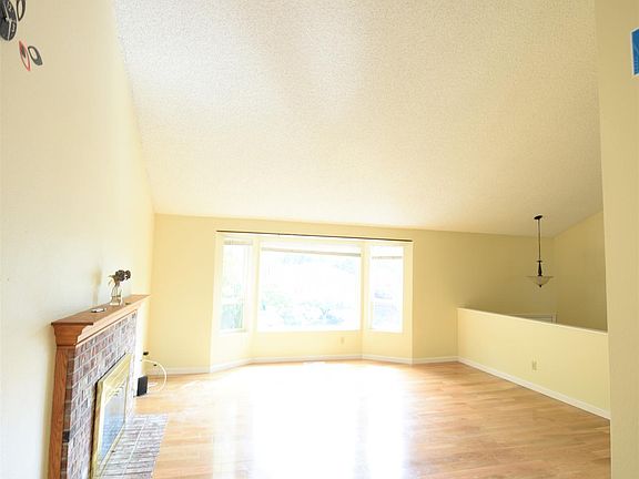 3rd image of 10226 NE 143rd St