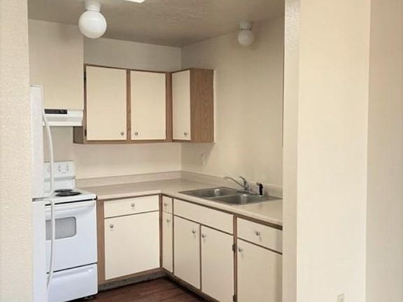 5th image of 1025 Bursum Pl