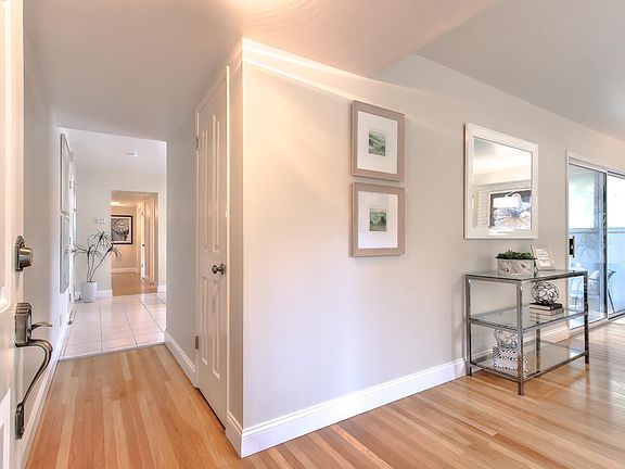 5th image of 1084 Kelly Dr