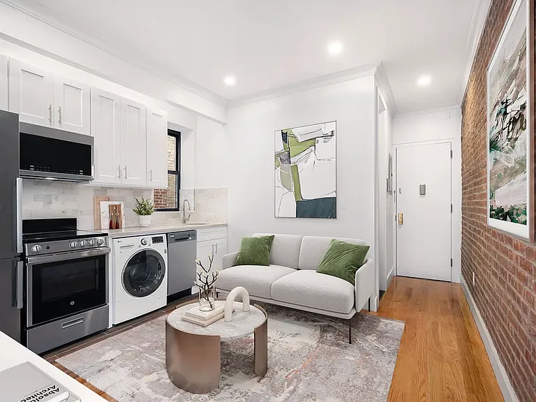 145 W 4th St #8 — Photo 3
