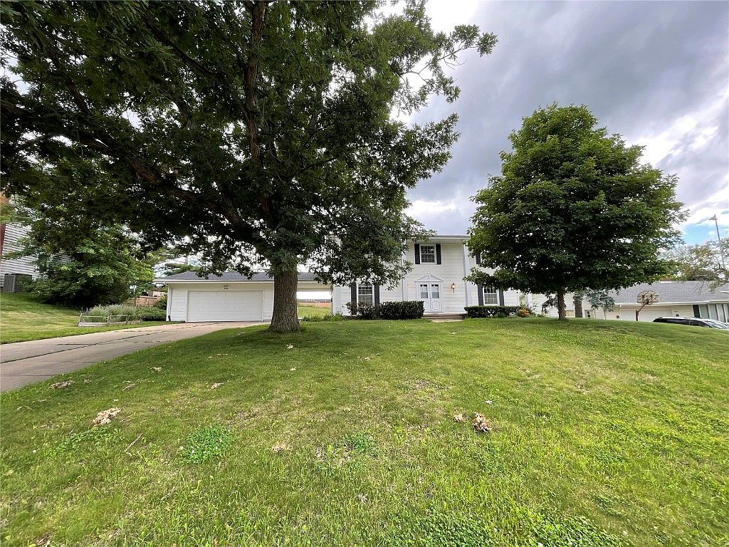 2122 Country Club Pkwy SE, Cedar Rapids, IA 52403 | MLS #2404669 | Zillow