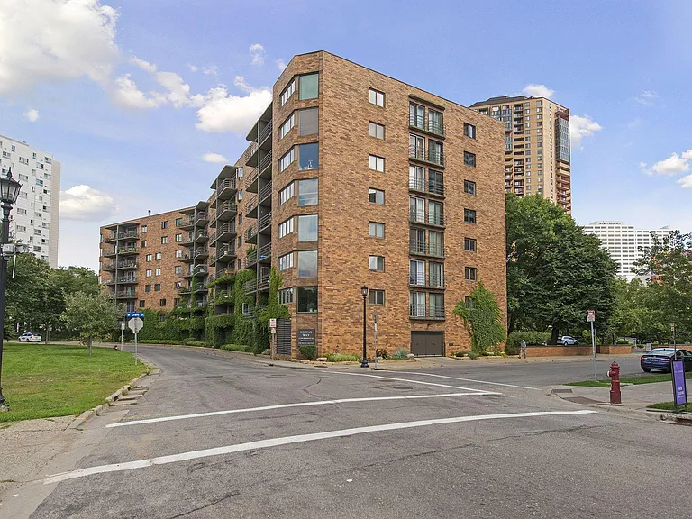210 W Grant St #204 — Photo 19