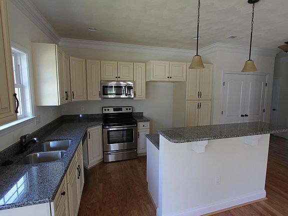 5th image of 708 Seneca Dr