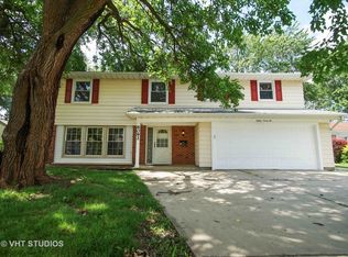 8092 Olivia Ln, Hanover Park, IL 60133