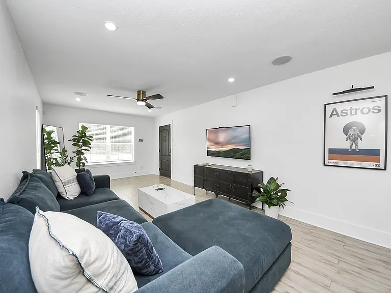 7003 Darien St — Photo 11